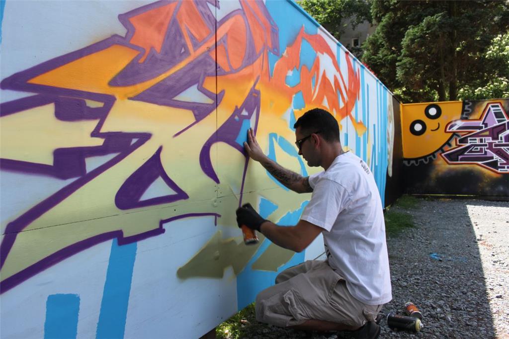 Graffiti-Künstler Irie der OCB-Crew in der Uhlandstraße 19