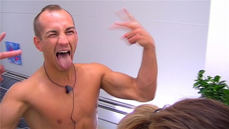 Promi Big Brother: So machen sich Henssler, Kuttner, Buschmann & Co. darüber lustig Schon nach zwei Tagen geht es bei Promi Big Brother 2016 hoch her, während sich viele Zuschauer schlecht unterhalten fühlen.