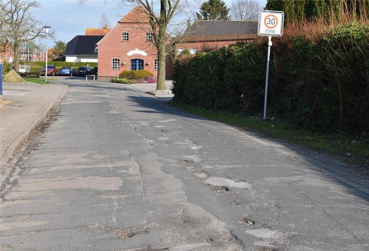 Sanierung der Schweier Schulstraße: Wer soll das alles bezahlen? kaputte Straße