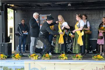 Schornsteinfeger Christian durfte bei der Krönung Hand anlegen.