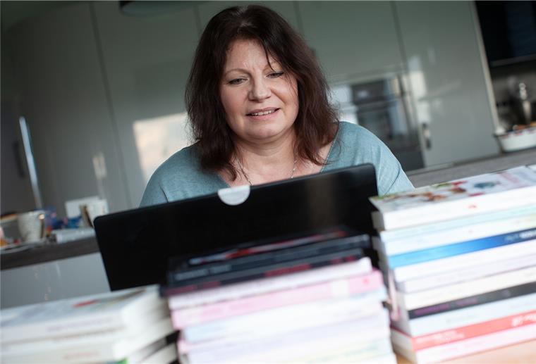 Cuxland: Diese zwei schreiben Bücher am Fließband Sylvia Filz schreibt Bücher.