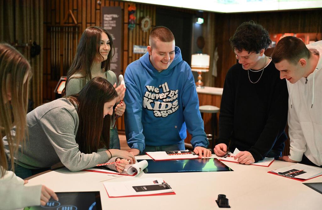 Schüler besuchen das DAH und diskutieren im „Saal der Debatten’’