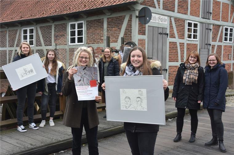Sittensen: Neue Ausstellung zeigt Bilder von Schülern Schüler der KGS Sittensen freuen sich, Bilder in der Wassermühle ausstellen zu dürfen. Es handelt sich um die Abschlussarbeiten des zwölften Jahrgangs im Bereich Kunst. Zu sehen sind Porträts und Menschen bei der Arbeit.
