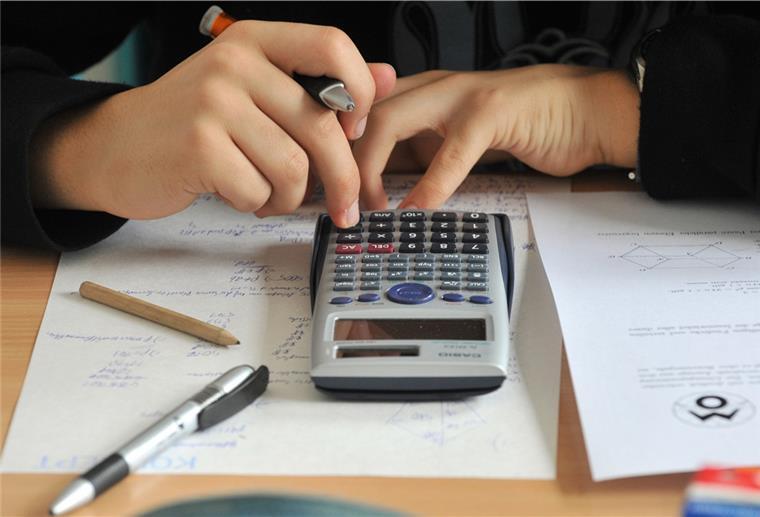 Mies in Mathe – Lehrer-Gewerkschaft fordert Taten Schüler im Land Bremen sind mies in Mathe, zeigt der aktuelle Test „Vera 8“, der Achtklässler überprüft.