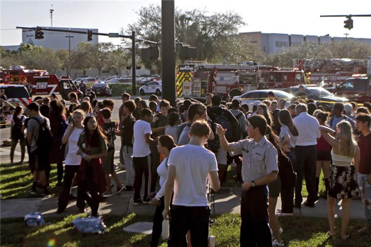 Grausame Bluttat: 17 Tote nach Schüssen an Schule in Florida Schüler sind wieder in Sicherheit, nachdem an einer Highschool tödliche Schüsse gefallen sind.