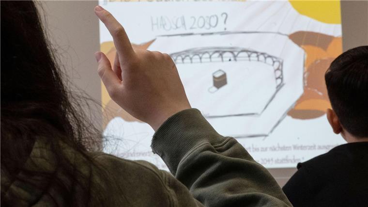 75 Schulen in Niedersachsen unterrichten Islam Schüler und Schülerinnen nehmen am islamischen Religionsunterrichts teil.