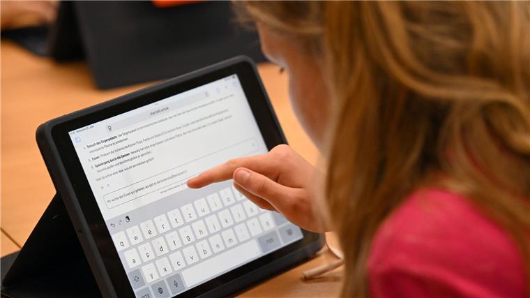 Wie Künstliche Intelligenz die Schule verändert Schülerinnen und Schüler in Bremen können den KI-Chatbot Telli im Unterricht nutzen. (Archivbild)