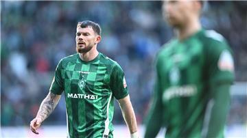 Schütze der Werder-Führung: der Schotte Oliver Burke (l).