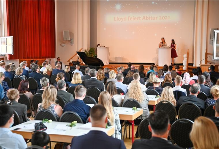 Abschlussfeiern trotz Corona Schulen in Bremerhaven und im Landkreis setzen auf Sicherheit bei Abschlussfeiern. Im Vergleich zum vergangenen Jahr ist dennoch mehr möglich.