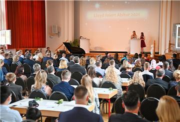 Schulen in Bremerhaven und im Landkreis setzen auf Sicherheit bei Abschlussfeiern. Im Vergleich zum vergangenen Jahr ist dennoch mehr möglich.