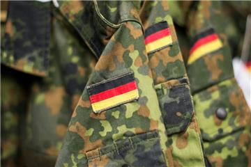 Schulen und Bundeswehr: Welche Formen des Austausches sind erlaubt? Symbolfoto: Marcel Kusch/dpa