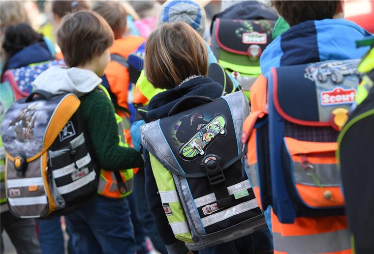 Schulstart: Polizei bittet um Vorsicht Schulkinder sind ab heute wieder im Straßenverkehr unterwegs.