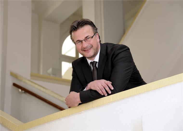 Schulleiter mit Musikervergangenheit: Lars Hierath ist der neue Rektor des Lloyd-Gymnasiums.