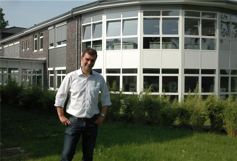 KGS Sittensen erhält einen neuen Namen Schulleiter Sven Evers hatte in den vergangenen Jahren immer wieder Grund, sich über die Entwicklung der Kooperativen Gesamtschule Sittensen zu freuen. Jetzt darf er wieder lächeln, denn die Schule erhält einen neuen, „identitätsstiftenden Namen mit regionalem Bezug“, so wie die Schule es sich gewünscht hat.