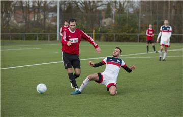 Schwarz-Rot Esenshamm (links Yasin Kapakli) ließ sich am Sonntag nach der 3:1-Führung die Butter vom Brot nehmen. Der 1. FC Nordenham gewann mit 4:3.