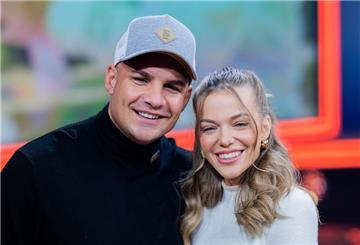 Schweben im Babyglück: Pietro Lombardi und seine Verlobte Laura Maria Rypa.