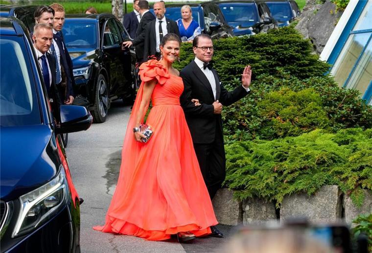 Jawort am Fjord: Prinzessin Märtha Louise heiratet Schamanen Schwedens Kronprinzessin Victoria mit ihrem Mann Prinz Daniel.
