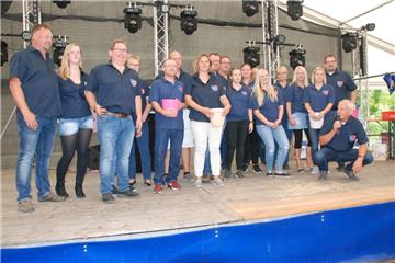 Schweinemarkt in Dedesdorf: Jolante kommt unter den Hammer und die Marktkönigin ...