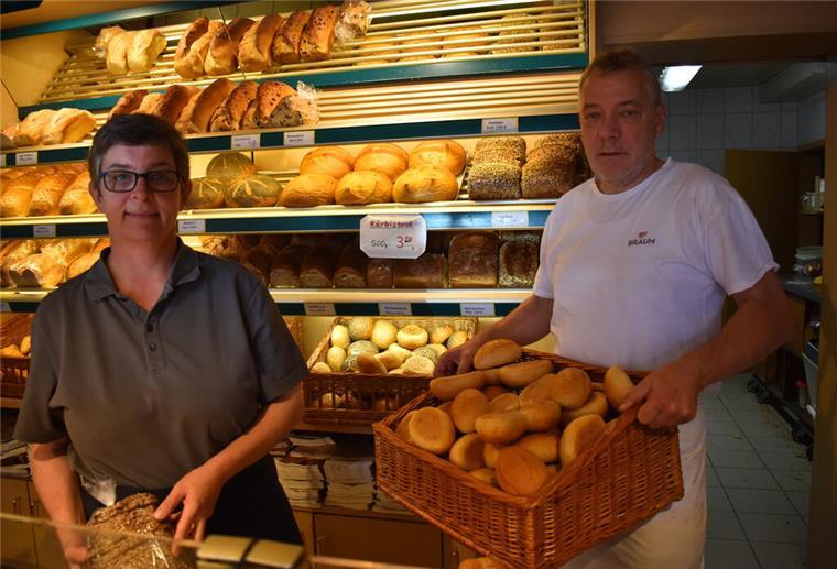 Landbäckerei Mehrtens schließt die Türen Schweren Herzens geben Frauke und Carsten Mehrtens ihre Bäckerei in Spaden auf. Es ist kein Nachfolger in Sicht.