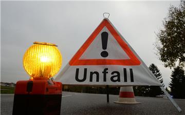 Schwerer Unfall am Dienstag in Bokel. Ein Auto wird abgeschleppt.