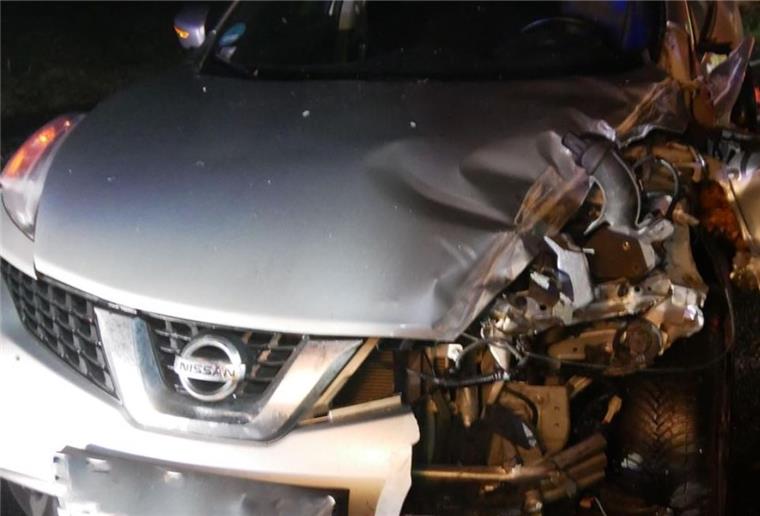 Abbenseth: Auto kollidiert mit Treckerschaufel Unfall auf der B495