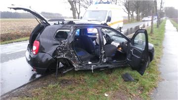 Schwerer Unfall bei Holßel: Das Auto überschlug sich nach der Kollision mit einem Lieferwagen. Foto Feuerwehr Bremerhaven