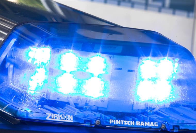 Großenhain: Fahranfänger prallt mit Auto gegen Baum Schwerer Unfall zwischen Großenhain und Ebersdorf.