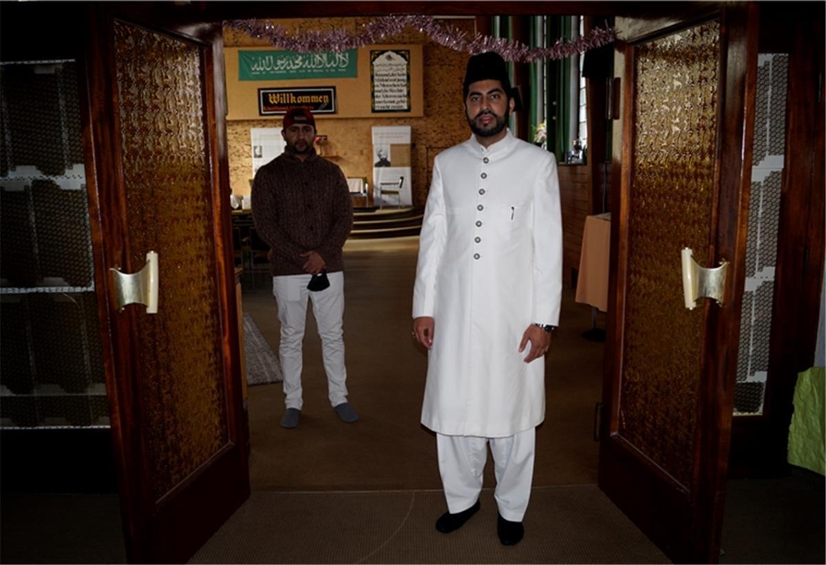 So erleben Muslime den Ramadan in der Krise Schwierige Zeiten für die muslimische Ahmadiyya-Gemeinde in Bremerhaven: Vorsitzender Yahya Nabeel und Imam Syed Salman Shah wollen auch in der Coronakrise für die Menschen da sein.