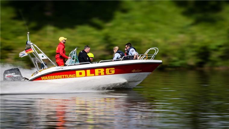 Schwimmen im Fluss ist gefährlich - der DLRG kann immer wieder Vermisste nur noch tot bergen. (Symbolbild)