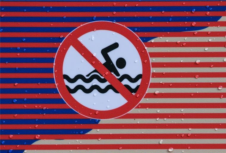 Schwimmen verboten: Das Heidestrandbad könnte mit Blaualgen verunreinigt sein.