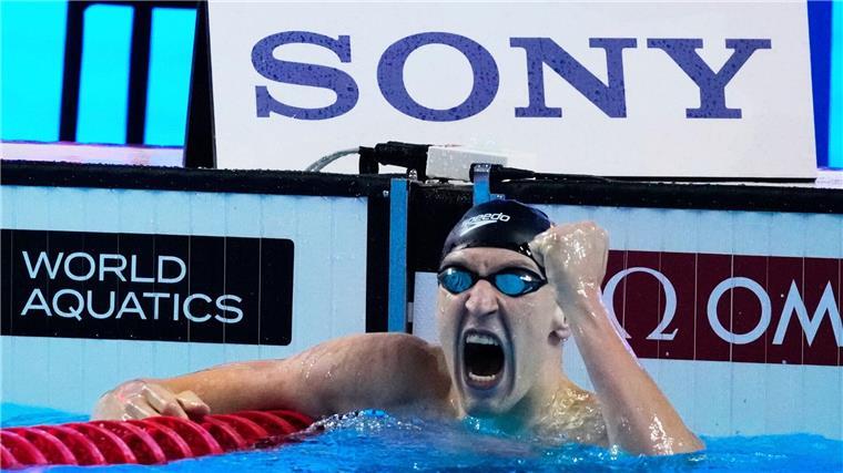 Schwimmer Lukas Märtens aus Deutschland freut sich über das Ergebnis.