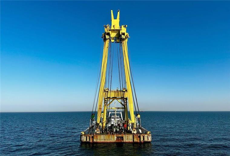 Schwimmkran HEBO LIFT 10 zählt zu den leistungsstärksten in Europa. (Archivbild)