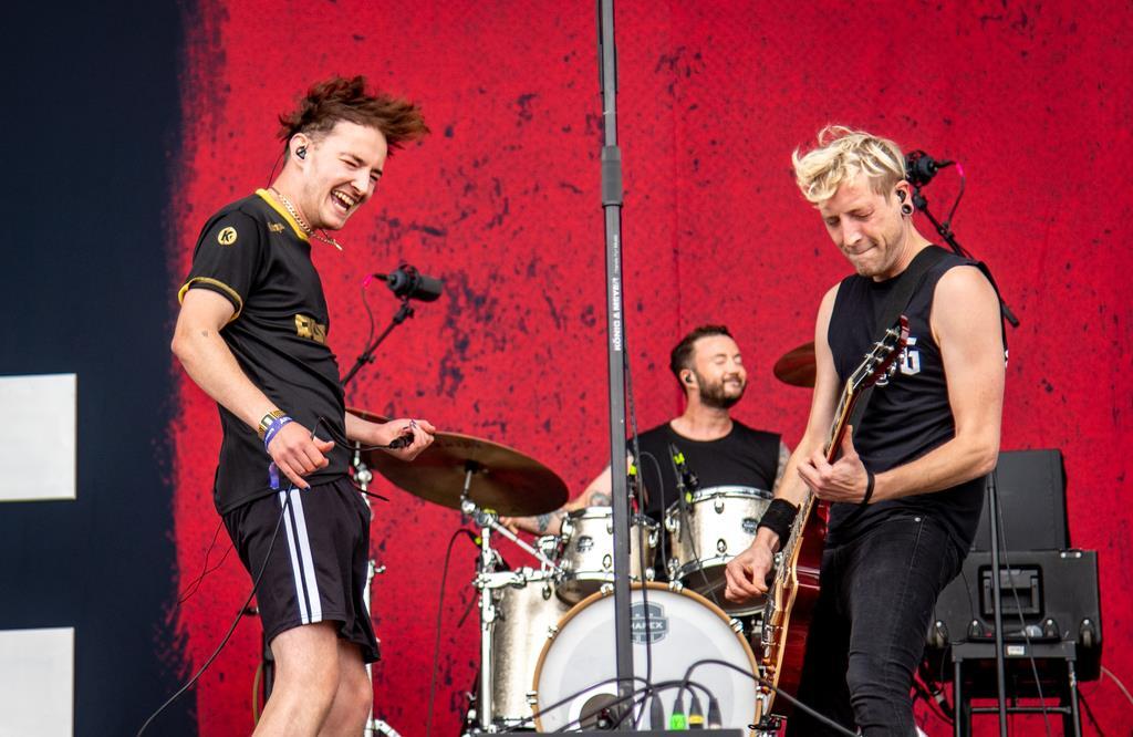 Schwungvoller Auftritt der Rogers auf der Fire-Stage am Samstag-Nachmittag. Tris...