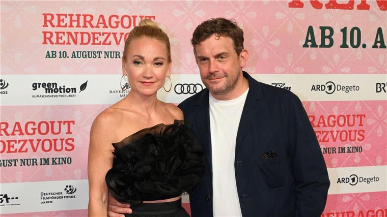 Weiterer Fall von Franz Eberhofer wird verfilmt Sebastian Bezzel und Lisa Maria Potthoff bei der Premiere von „Rehragout Rendezvous“ in München.