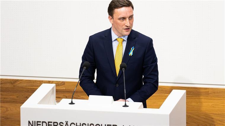 CDU: Landes-Ehrungen für Altkanzler Schröder zu widerrufen Sebastian Lechner (CDU) spricht.