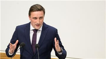 Sebastian Lechner spricht im Landtag Niedersachsen.