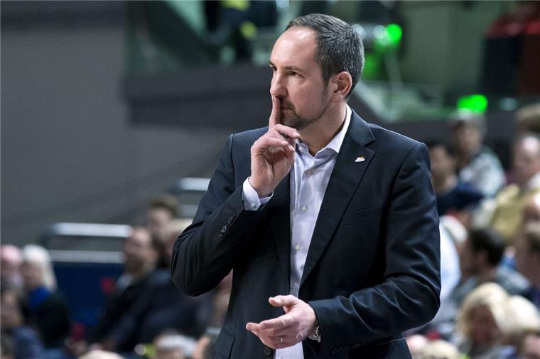 Bleibt Sebastian Machowski Trainer bei den Eisbären Bremerhaven? Diese Frage ist noch immer offen.