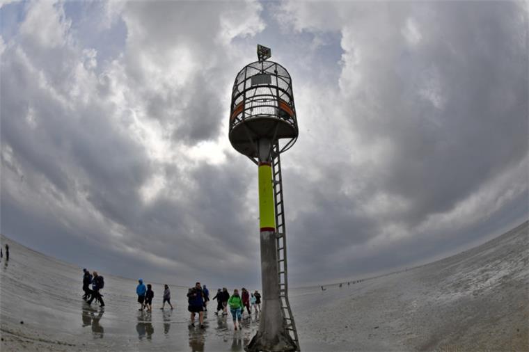 Sechs Wattwanderer und Hund in Sahlenburg gerettet Sechs Frauen und ein Hund sind am Sonntag aus dem Watt in Cuxhaven gerettet worden.