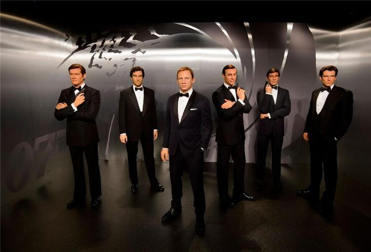 Bond-Produzenten übergeben Amazon die 007-Kontrolle Sechs James-Bond-Darsteller (hier als Wachsfiguren bei Madame Tussauds in London) gab es bisher.