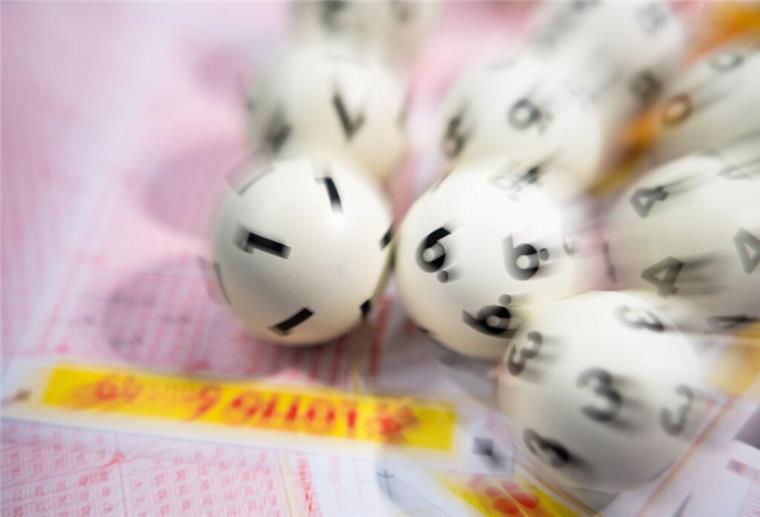 Sechs Richtige beim Lotto: Gewinner aus dem Cuxland räumt ab Sechs Richtige beim Lotto - davon träumen viele. Doch für einen Tipper oder eine Tipperin aus dem Landkreis Cuxhaven wurde dieser Traum nun wahr.