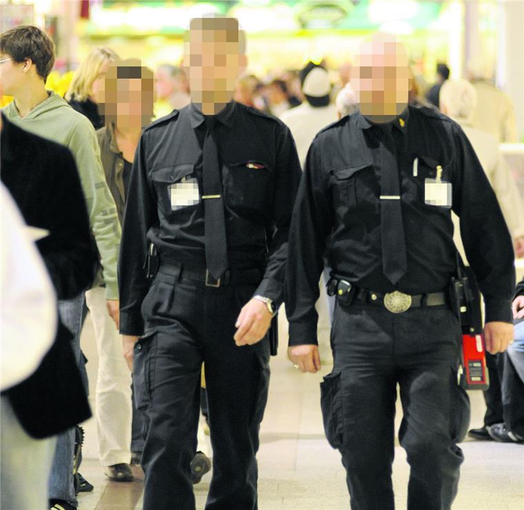 Ärger: Security im Columbus-Center - das ist die Aufgabe der neuen Firma von Wutbürger Jan Timke. Nun hat er Ärger, weil einem seiner Beschäftigten Nähe zu Rechtsextremisten vorgeworfen wird.