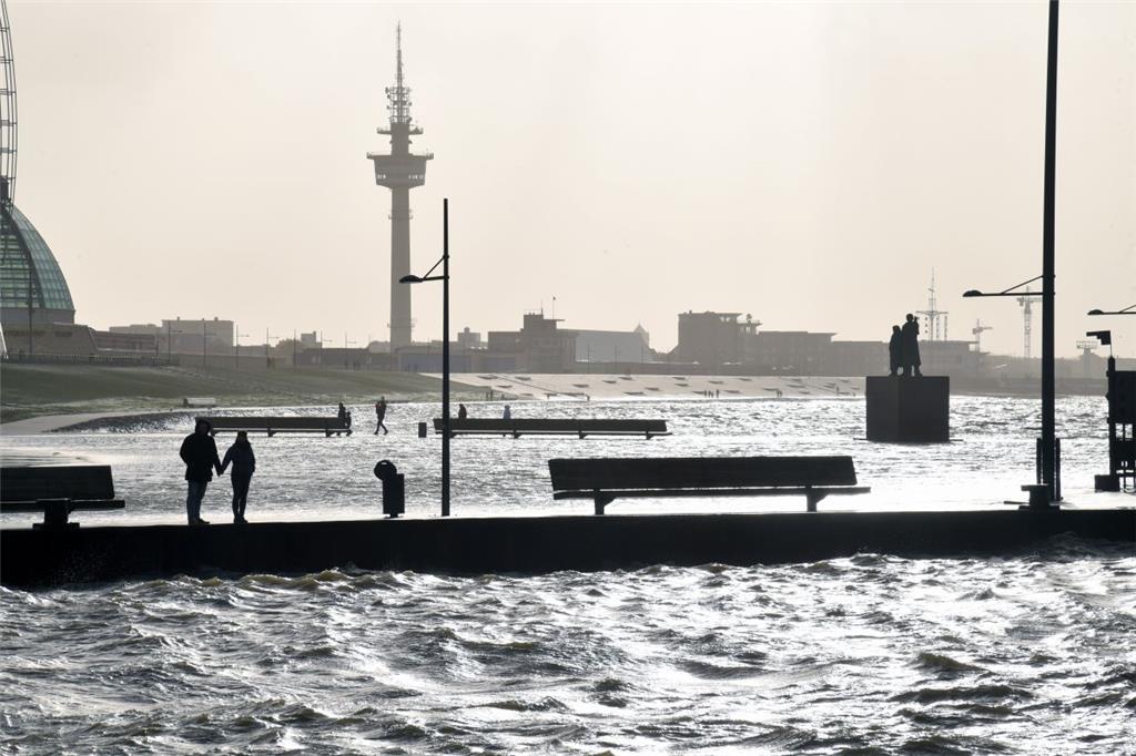 Seebäderkaje im Sturm. Foto Scheschonka