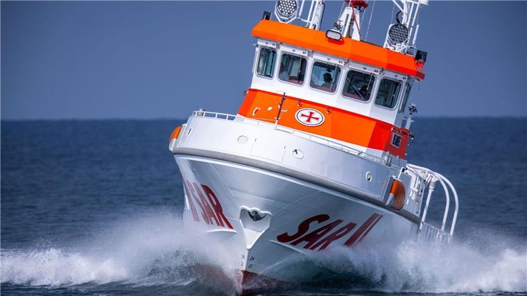 Segelcrew gerät vor Norderney in Lebensgefahr Seenotrettungskreuzer „Nis Randers“ fährt bei einer Einsatzübung auf der Ostsee.