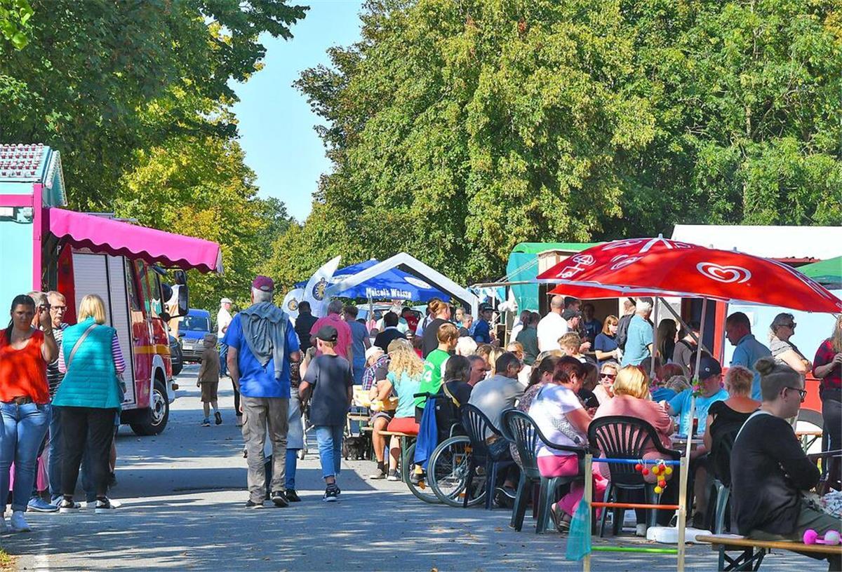 Programm mit viel Tradition: Impressionen vom Midlumer Markt Festmeile an der Midlumer Mühle