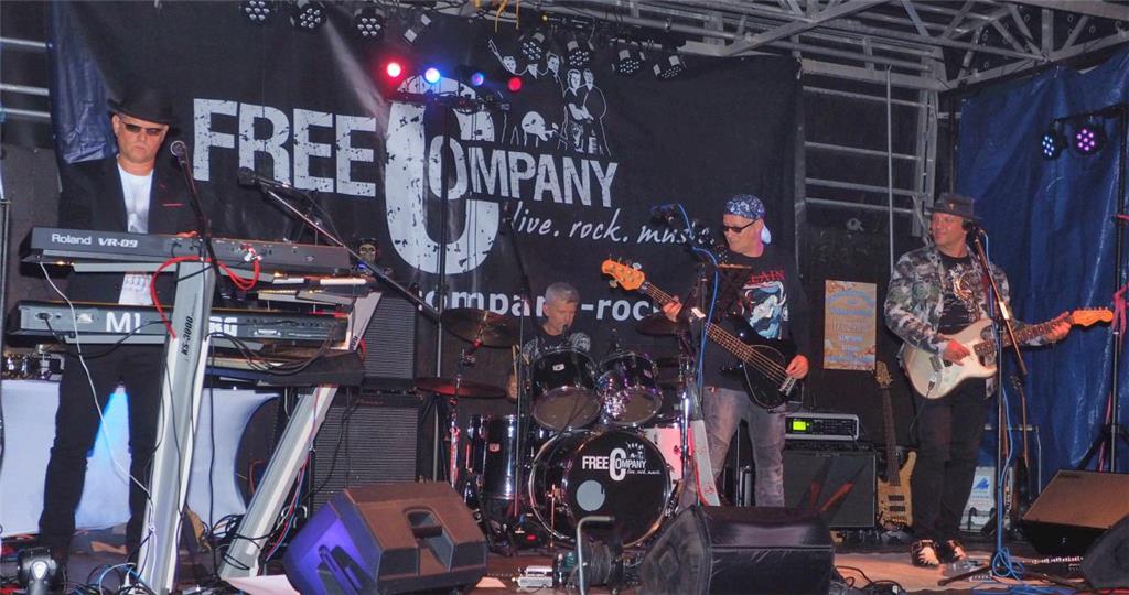 Sehr rockig und ziemlich laut - die Free Company am Sonnabend. Foto: Stehn