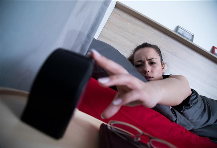 Mit Schlummertaste sanft in den Tag starten Sei still! Das mehrmalige Wegdrücken des Weckeralarms gehört für einige Menschen zur festen Morgenroutine.