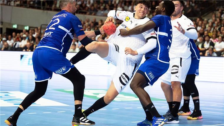 „Karriere im Eiltempo“: Grgic fehlt die Zeit zum Nachdenken Sein olympischer Moment: Marko Grgic (M.) im Viertelfinale gegen Frankreich.