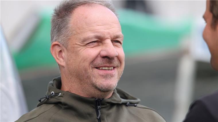 Fürth verpasst Sieg gegen Elversberg - Noll rettet Punkt Sein Team tat sich schwer: Fürths Trainer Alexander Zorniger.