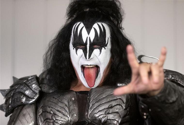 Keine Langeweile nach dem Kiss-Finale: Gene Simmons wird 75 Seine große Zunge ist sein Markenzeichen: Gene Simmons alias „The Demon“