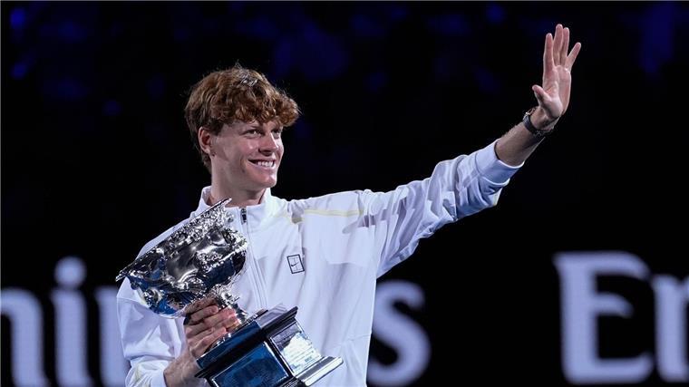 Einigung in Doping-Affäre: Sinner drei Monate gesperrt Seinen Sieg bei den Australian Open gegen Alexander Zverev darf Jannik Sinner behalten.